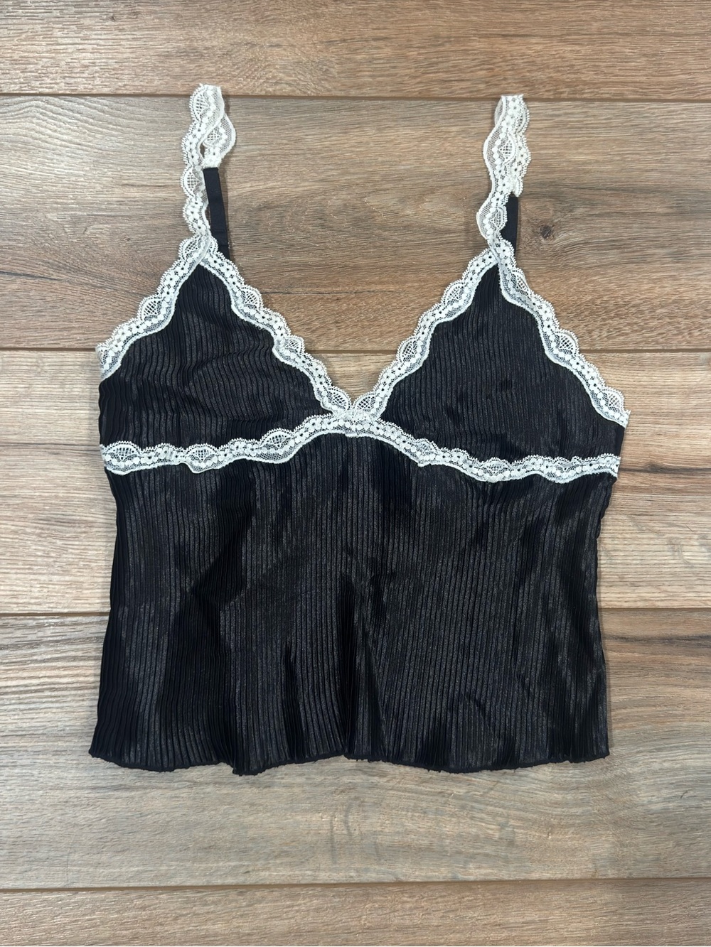 FOREVER 21 Romantic Lace Trim Pleated Cami Tank Top | Women’s Size Medium